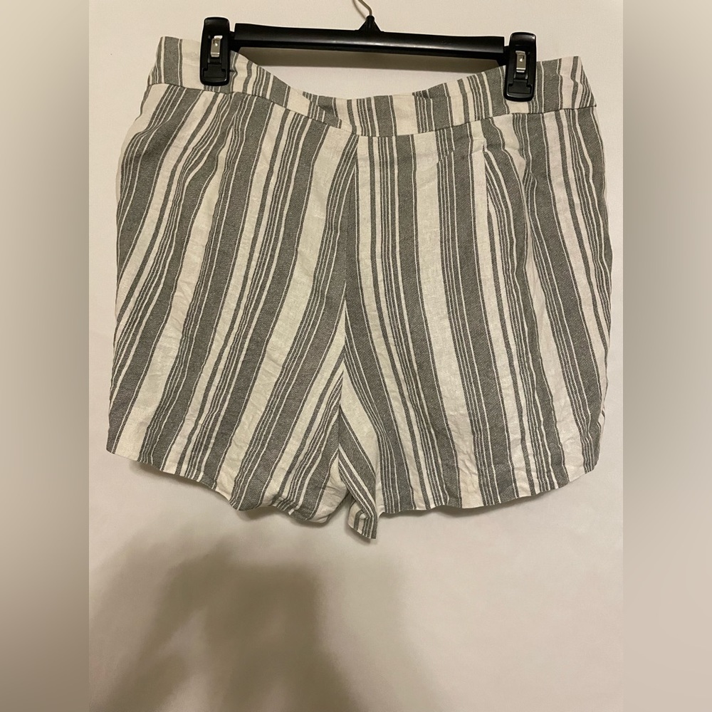 Ava & Grace women’s size 10 shorts - Picture 3 of 3